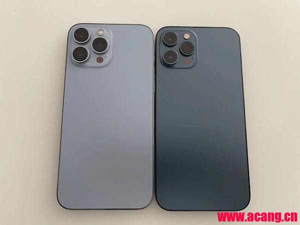 iPhone 13系列、iPad 9以及iPad mini 6今日正式发售，参与首批订购的用户也陆续收货。  苹果官微Apple支持贴出了三则指南，指导新旧设备数据迁移。   简单来说方式有两种，一是新旧设备（系统版本需iOS 12.4及以上）打开Wi-Fi和蓝牙，靠近后就能触发快速开始功能，可以无损迁移APP/微信/钉钉聊天记录、文件、主屏幕排列、配对的蓝牙设备、钱包卡片（银行卡需重绑、公交卡需先移除再添加）等。  二是将旧设备数据先上传到iCloud，再在新设备下载。苹果指出，iOS 15设备不用担心空间不足，因为拥有免费的iCloud临时存储空间，有效期21天内完成迁移即可。  传输效率方面，大约需要一小时左右，苹果的说法是一顿午餐的工夫。当然，视旧设备数据量的大小，可能还需要更长时间。